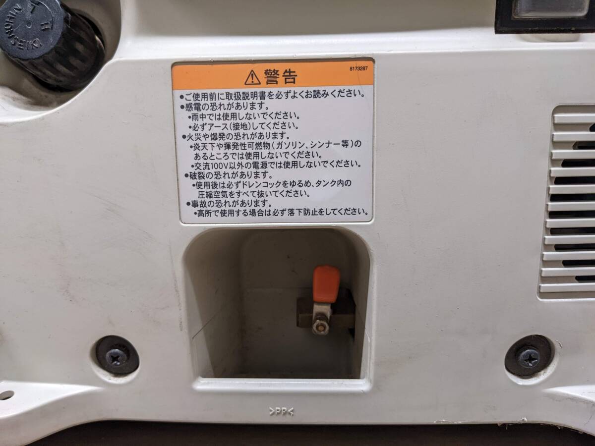 【18131】★1円スタート★ makita マキタ 稼働確認済 常圧 エアコンプレッサ AC700 50-60Hz ハンディ エアーコンプレッサー 100V 内装_画像4