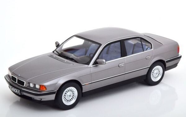大特価50％OFF!!【KKスケール】 1/18 BMW 740i E38 1.シリーズ 1994 silver [KKDC180363]★未開封新品！