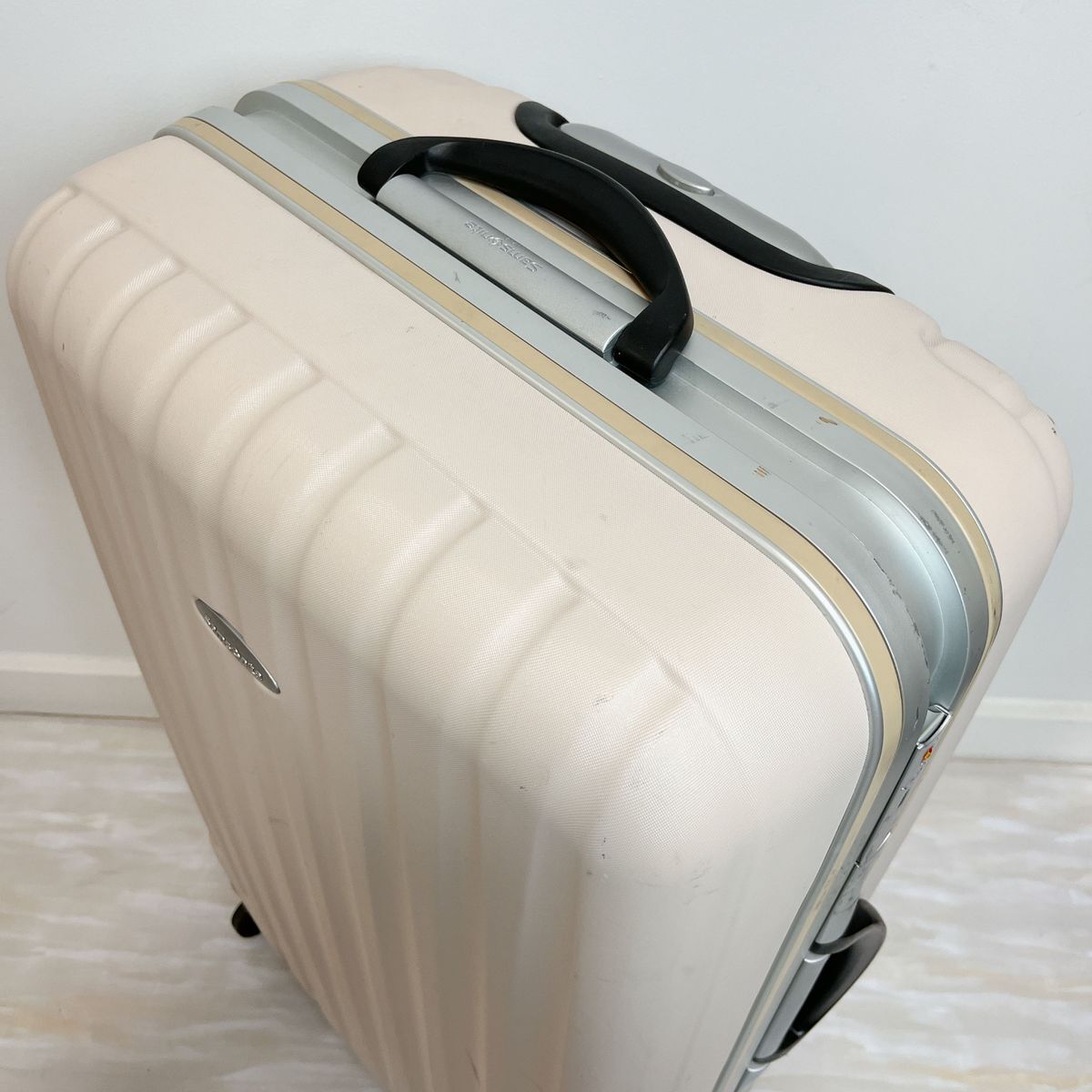 Samsonite Samsonite suitcase Pallonepa low ne69L TSA lock 4 wheel pearl cream 