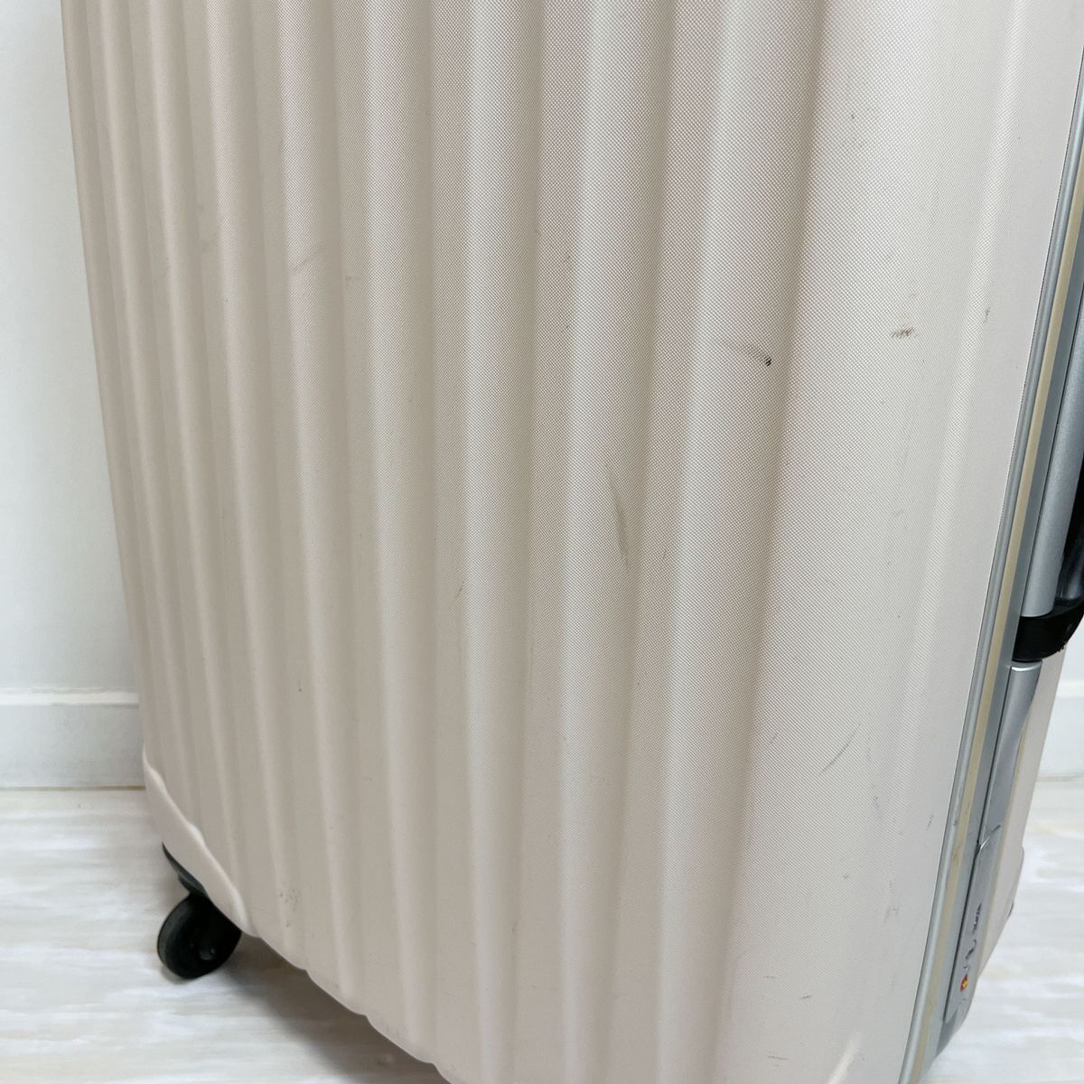 Samsonite Samsonite suitcase Pallonepa low ne69L TSA lock 4 wheel pearl cream 