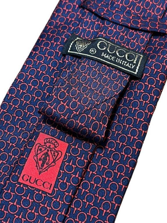 7【送料無料】GUCCI/グッチ イタリア 製 ネクタイ 総柄 ホースビット柄 シルク100% 　ネイビー×レッド系_画像4