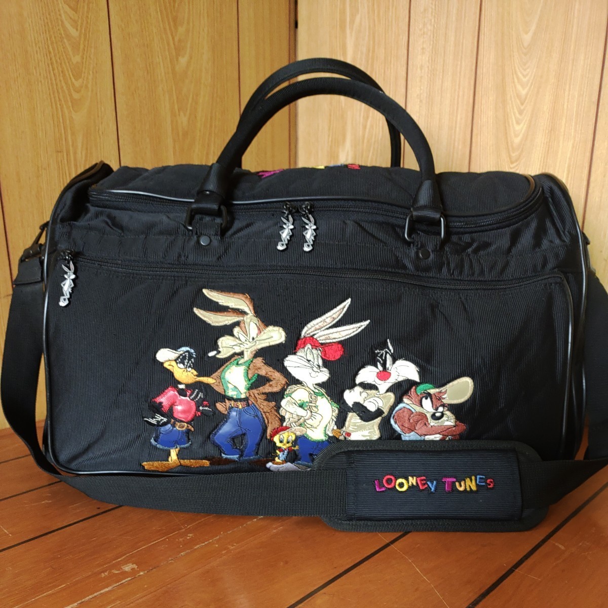 LOONEY TUNES ゴルフバッグ 中古現状品 スポーツバッグ ボストンバッグ Bugs Bunny Tweety Bird 大容量 バッグ ブラック _画像1