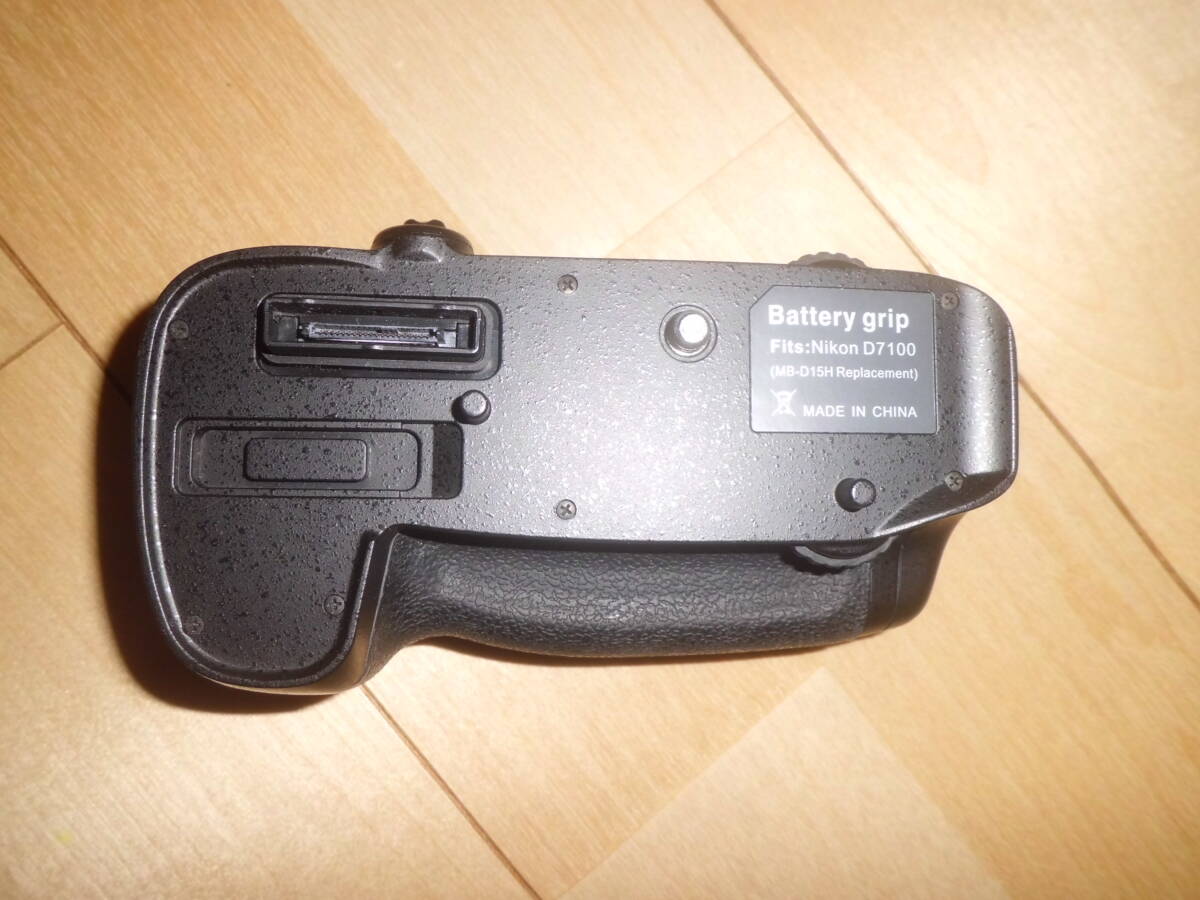 Nikon ニコン D7100用 Battery Grip バッテリーグリップ MB-D15Hの画像1