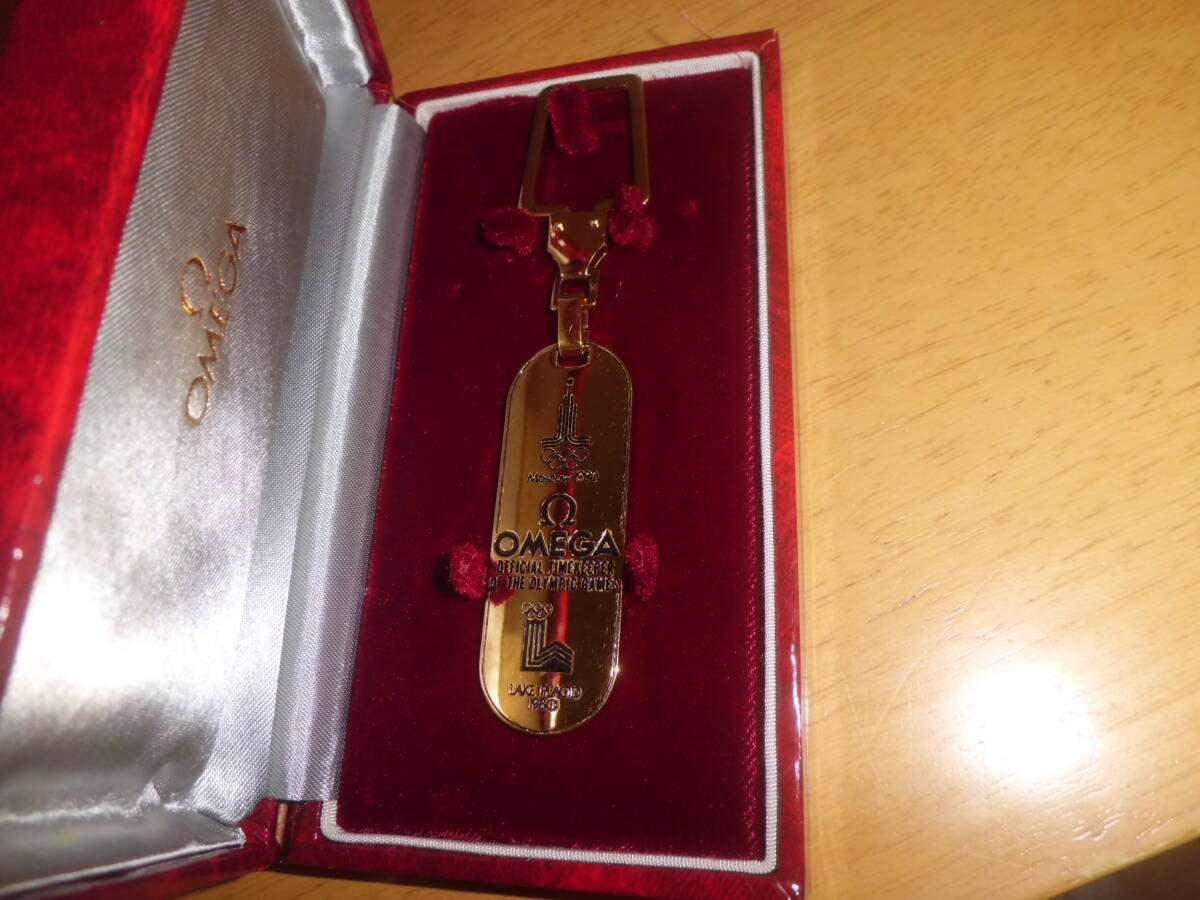 OMEGA オメガ モスクワオリンピック 金属製 ゴールドカラー キーホルダー 公式タイムキーパー記念 箱付きの画像3