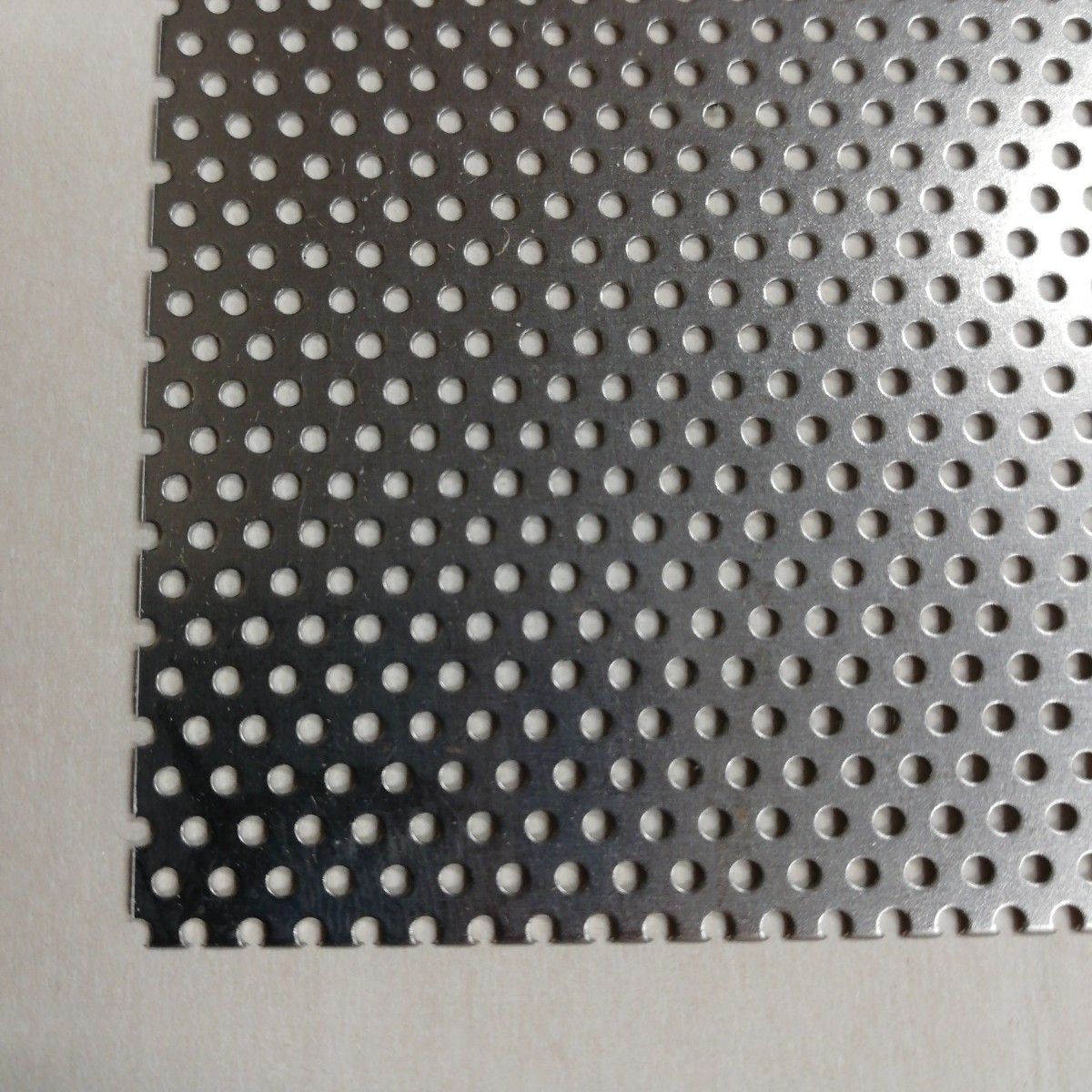 パンチングメタル　スチール製　t 0.5 mm　300 x 450 mm