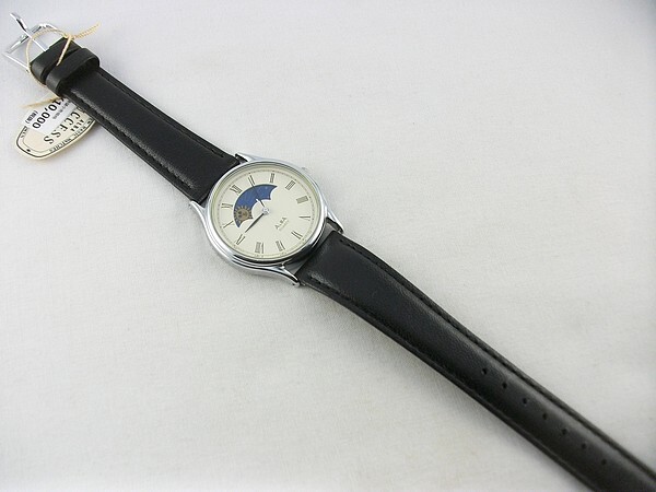 k21u32★ALBA 古い腕時計 ムーンフェイス クオーツ時計 動作品 在庫品 アルバ_画像3