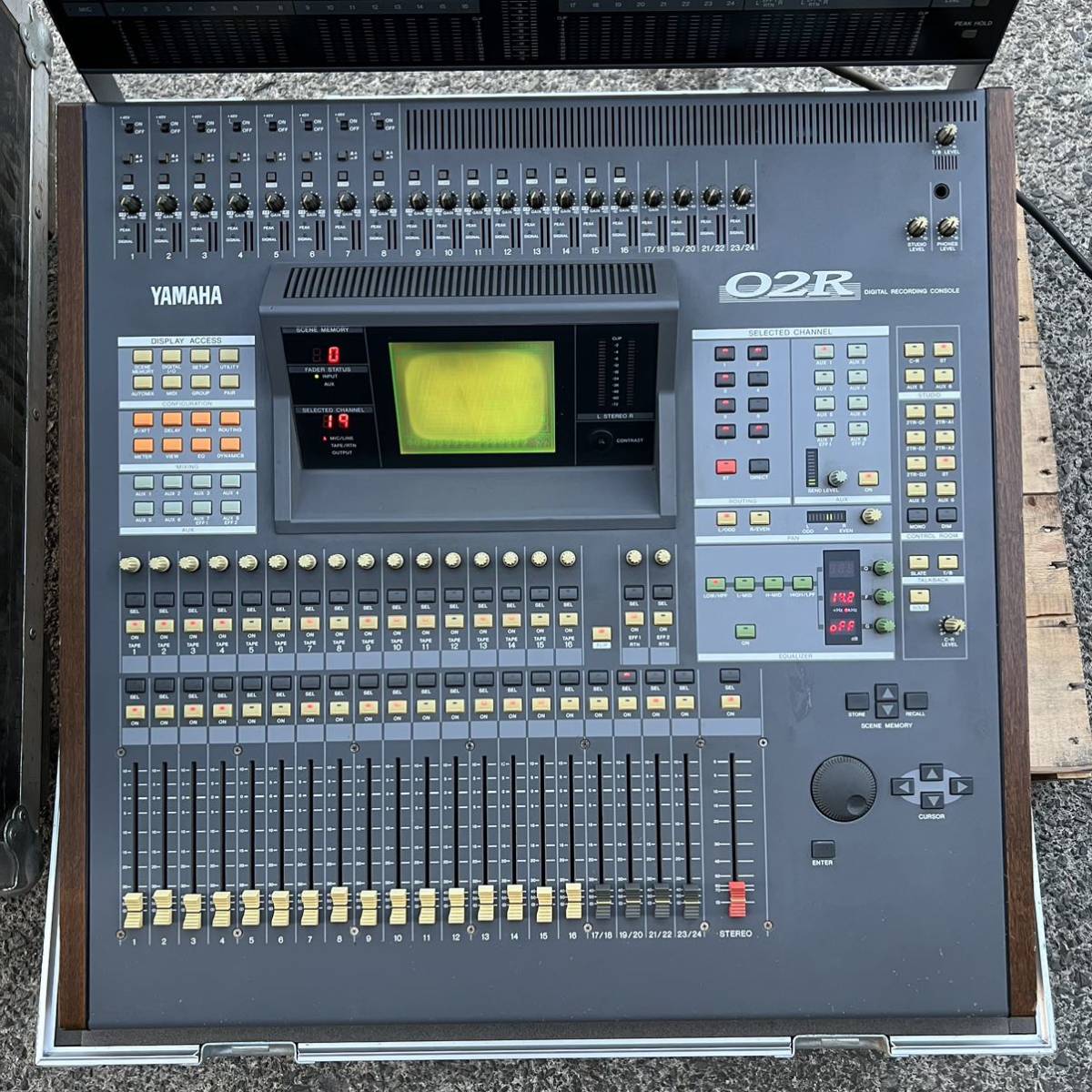 デジタルミキサー YAMAHA ヤマハ O2R デジタル レコーディング コンソール Digital Recording Console Ver2 【中古・現状品】_画像2