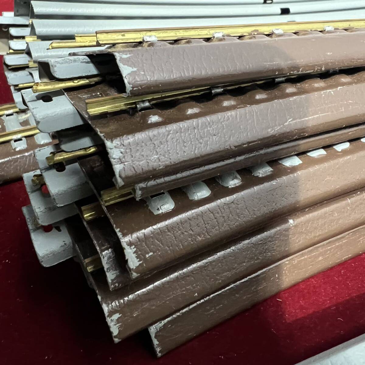 5 shelves 108 * end u HO gauge railroad model. roadbed direct line 250L(10 pcs set ) bending line 600R(16 pcs set ). round shape. Endless . is possible to do. dirt scratch equipped 