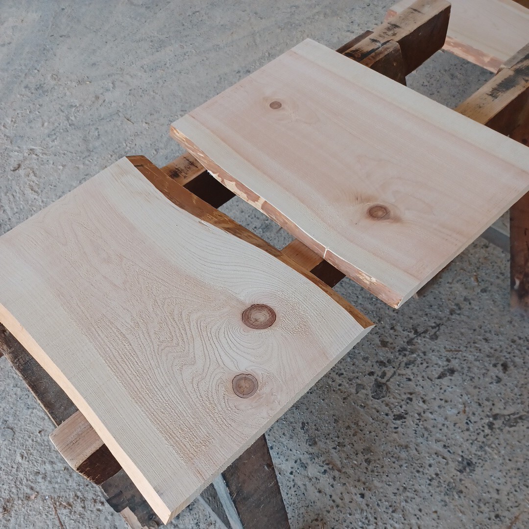 C-1700 　国産ひのき　耳付節板　2枚セット　テーブル　棚板　看板　一枚板　無垢材　桧　檜　DIY_画像3