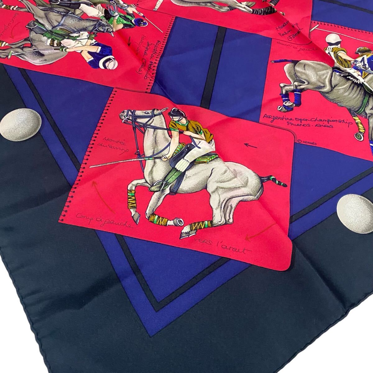 1円 美品 エルメス カレ90 大判 スカーフ シルク HERMES ポロの世界 LE MONDE DU POLO ネイビー レッド 紺 赤_画像2