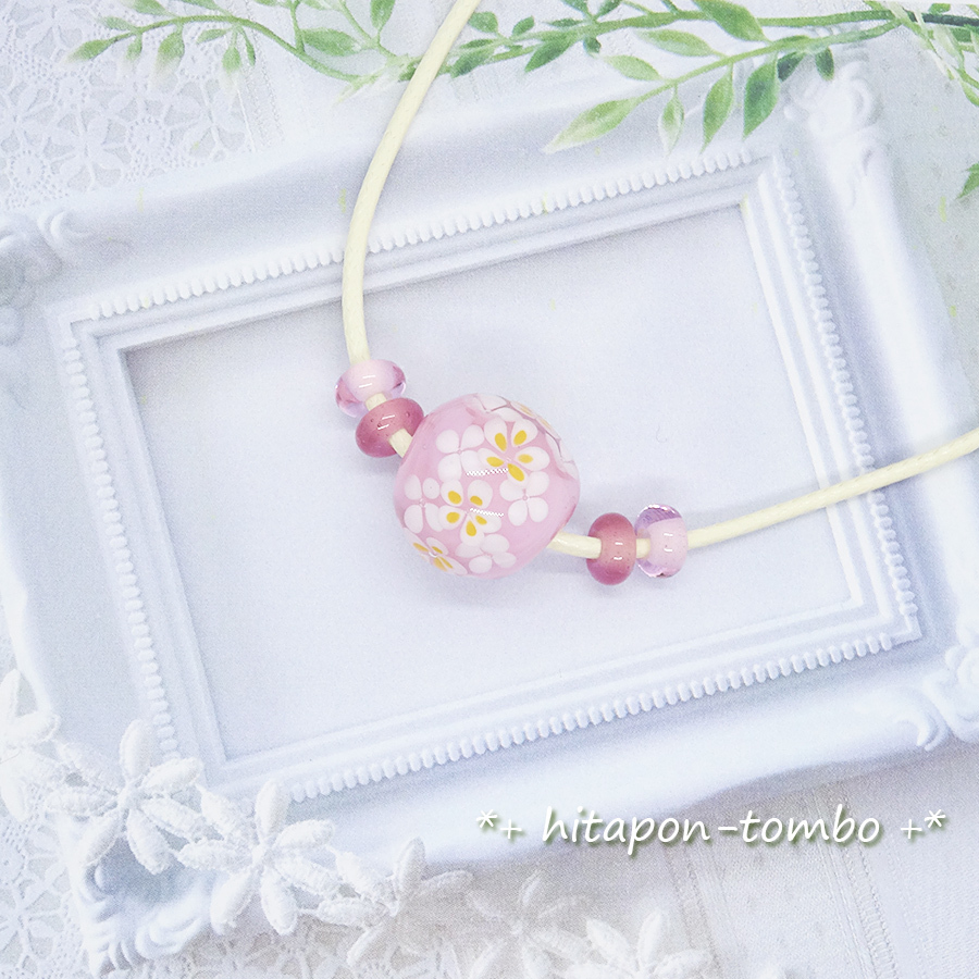 *+hitapon+*　とんぼ玉　プルメリアと小花の花いっぱい　花玉ネックレス　 ピンク 401_画像2