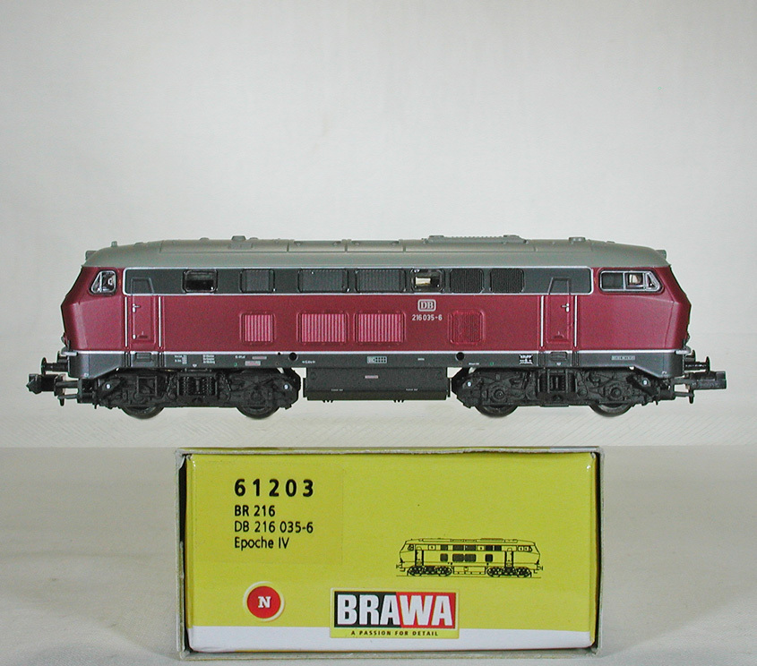 BRAWA #61203 ＤＢ （旧西ドイツ国鉄） ＢＲ２１６型ディーゼル機関車　ＤＢ角ロゴ　（ワインレッド）