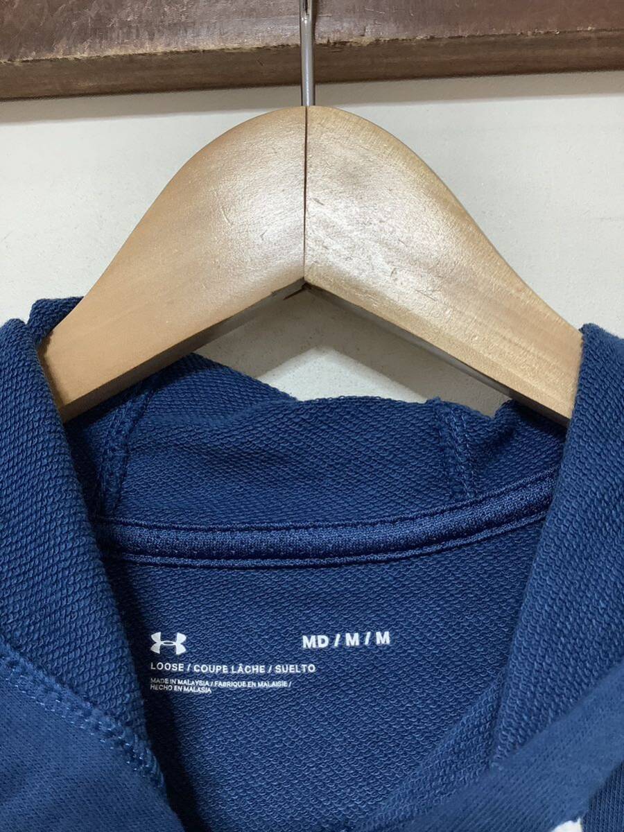 し1351 UNDER ARMOUR アンダーアーマー 半袖パーカー フーディ HOODIE MD ネイビーブルー系 裏パイル ロゴプリント プルオーバー _画像3