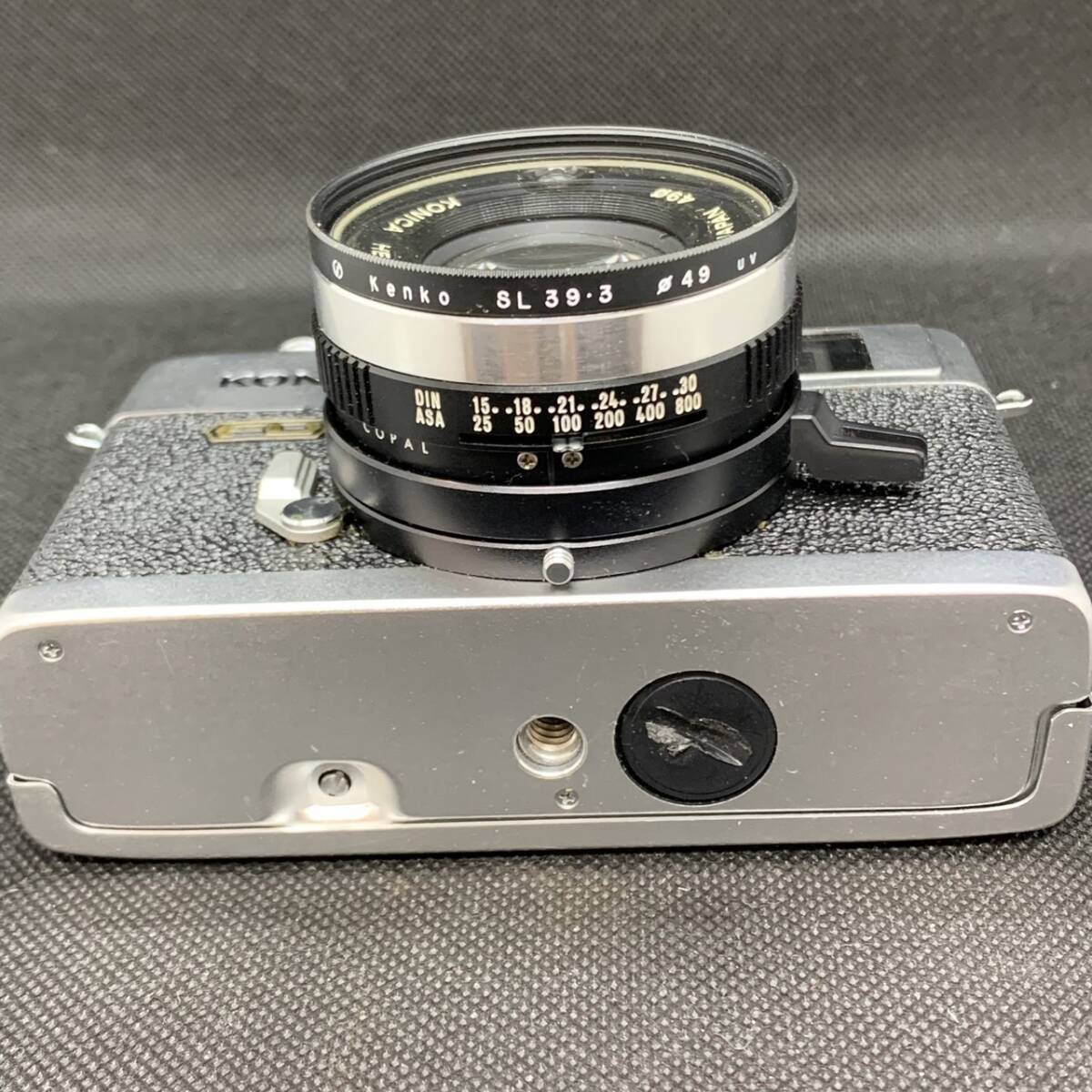 #8025 KONICA C35 FD 38mm F1.8 コンパクトフィルムカメラ コニカ　ストロボ付き　現状保管品_画像3