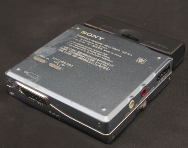 SONY MD WALKMAN MZ-R91 日本製 読み込みと再生を確認 ジャンク 現状にて_画像4