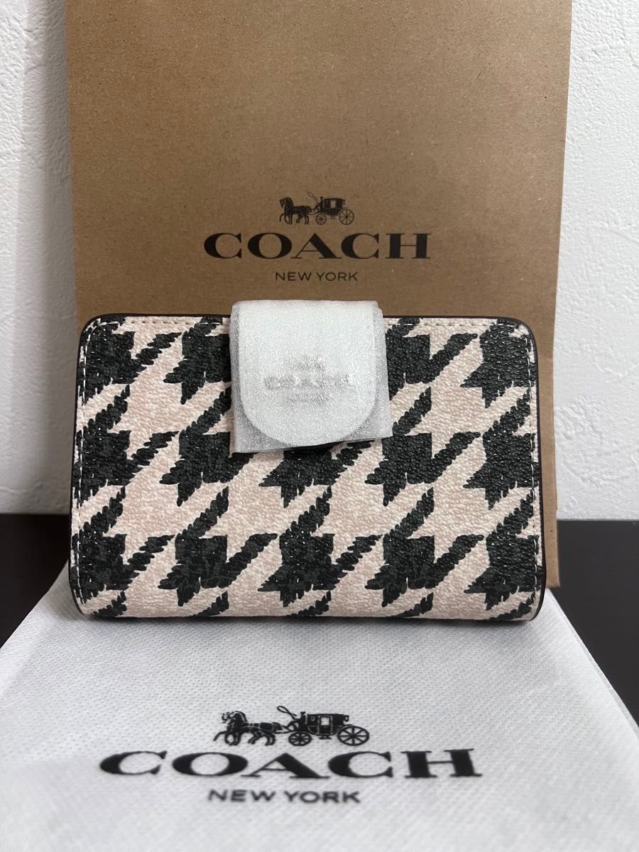 COACH コーチ　折財布　最新