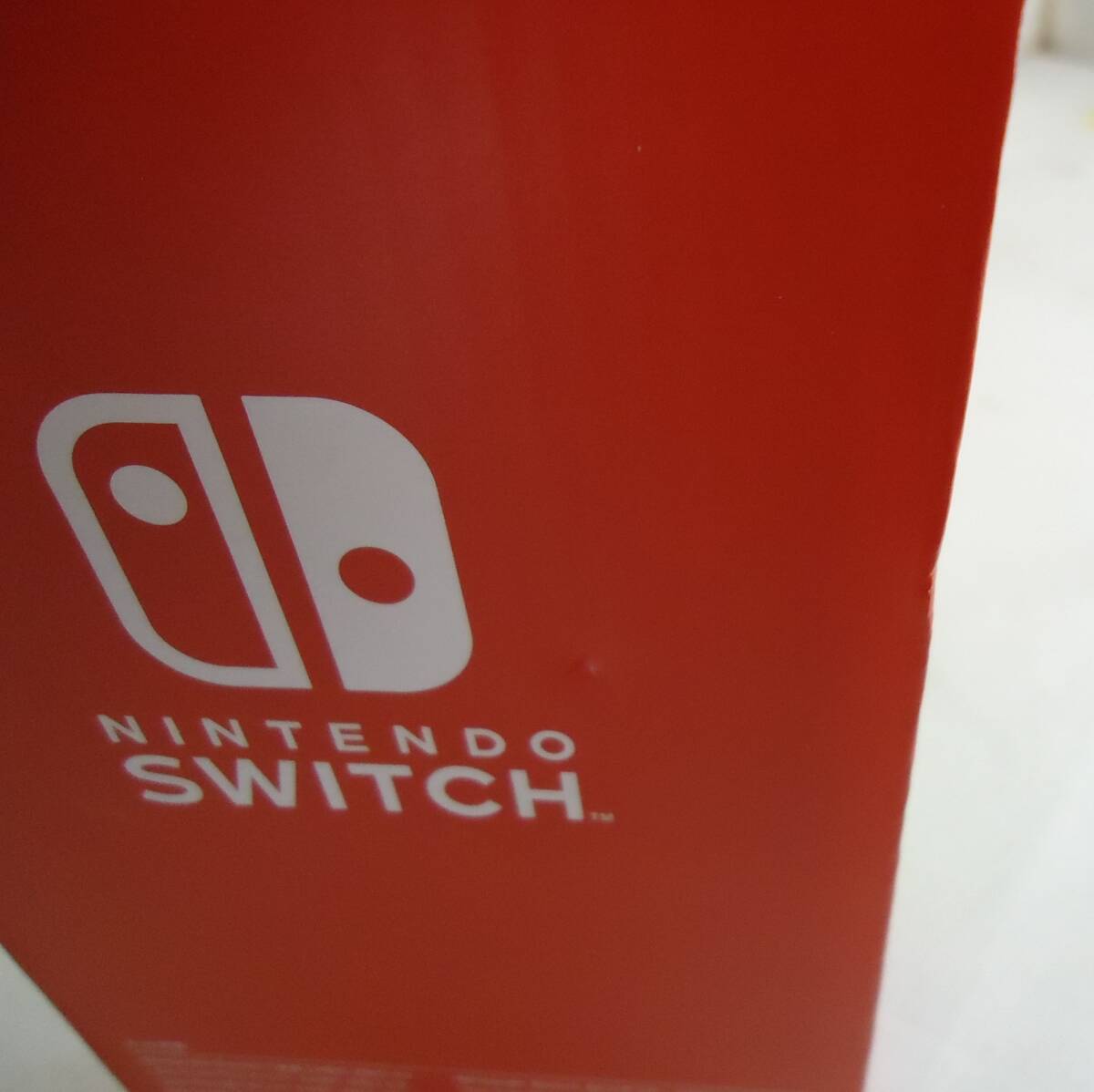 G2886 送料無料！ Nitendo Switch 有機ELモデル ホワイト 未使用、箱ダメージ有　_画像3