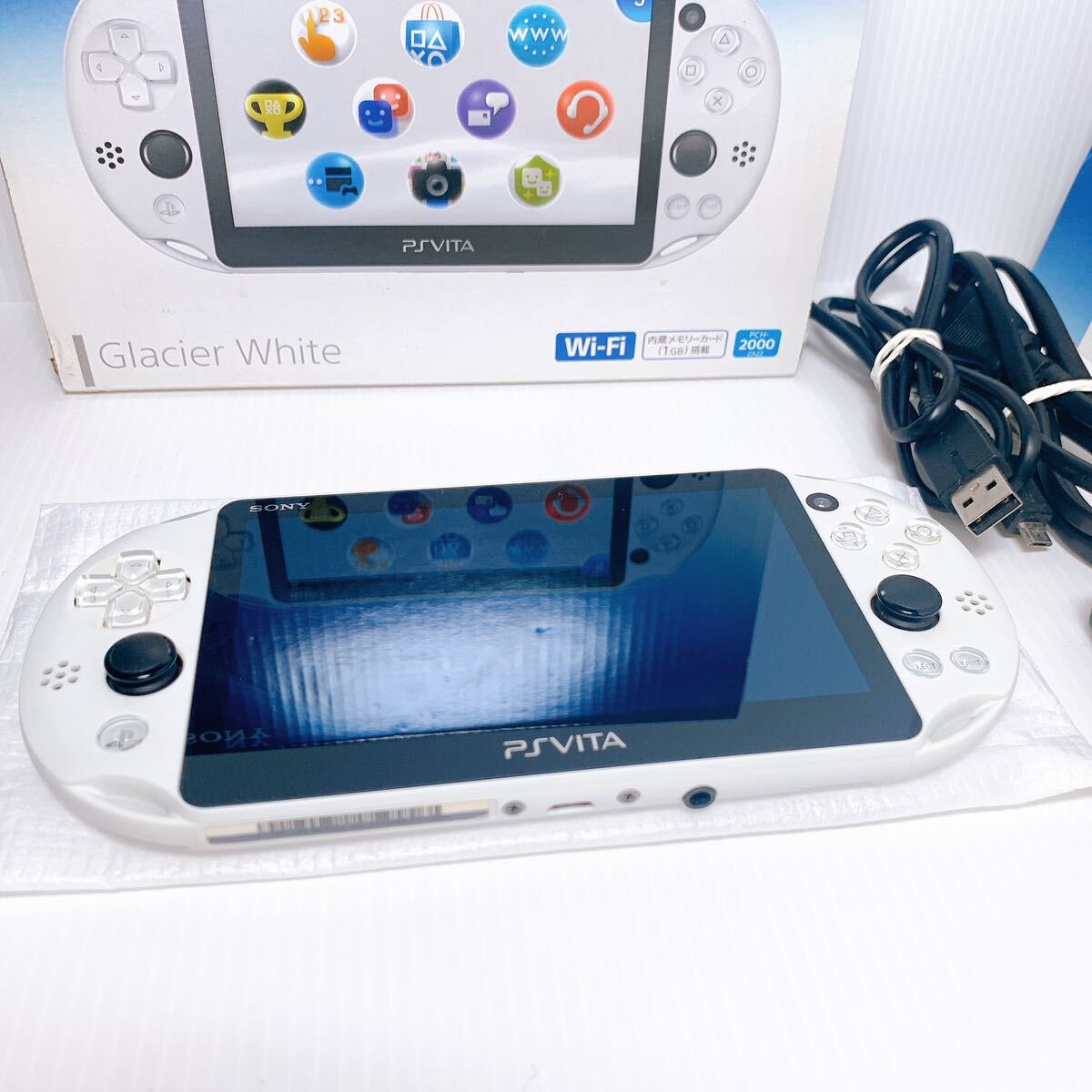 美品　SONY PSVITA PCH-2000 ZA22 Glacier White ホワイト　Wi-Fi ワイファイ