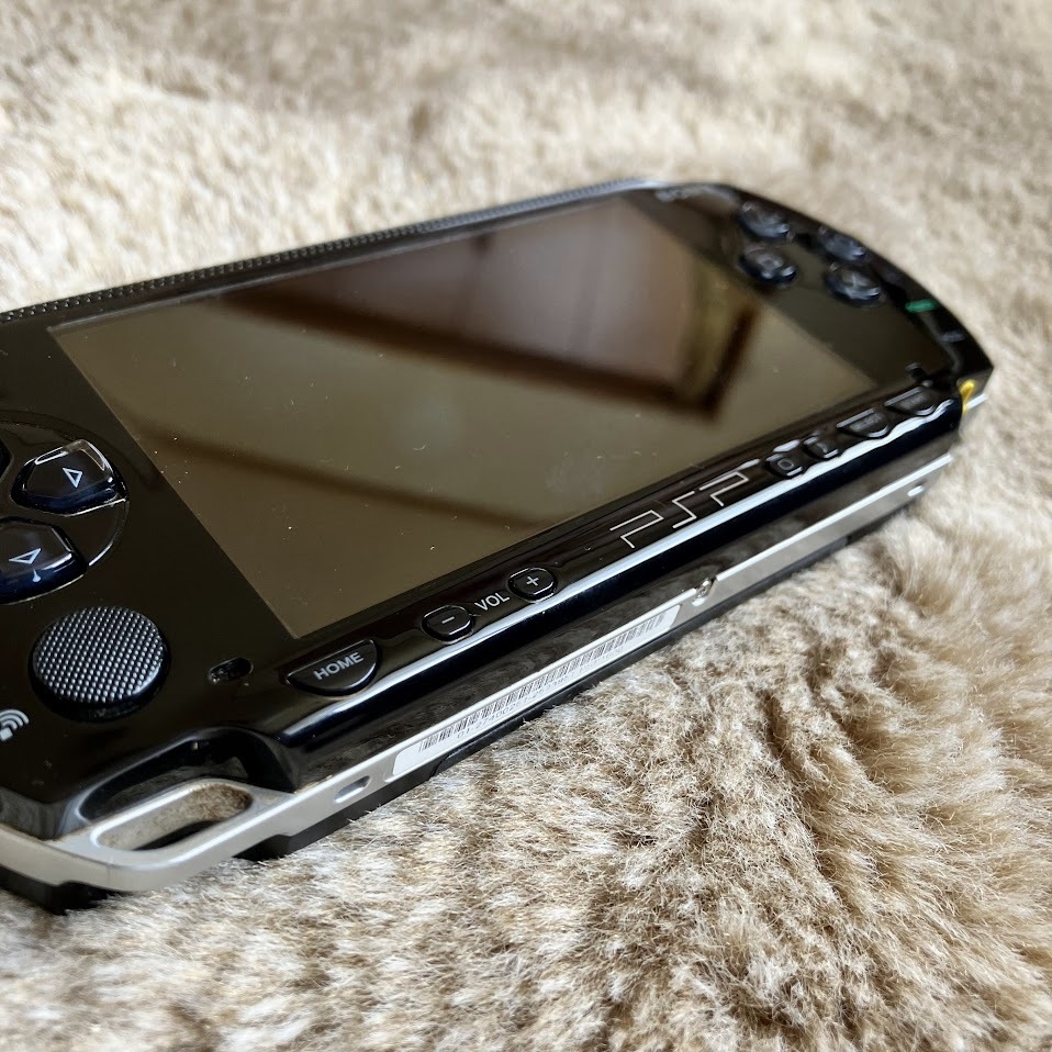 液晶美品　PSP-1000 本体　ブラック　動作確認済み　本体、ケース、純正ACアダプタ、純正メモリースティックセット_画像5