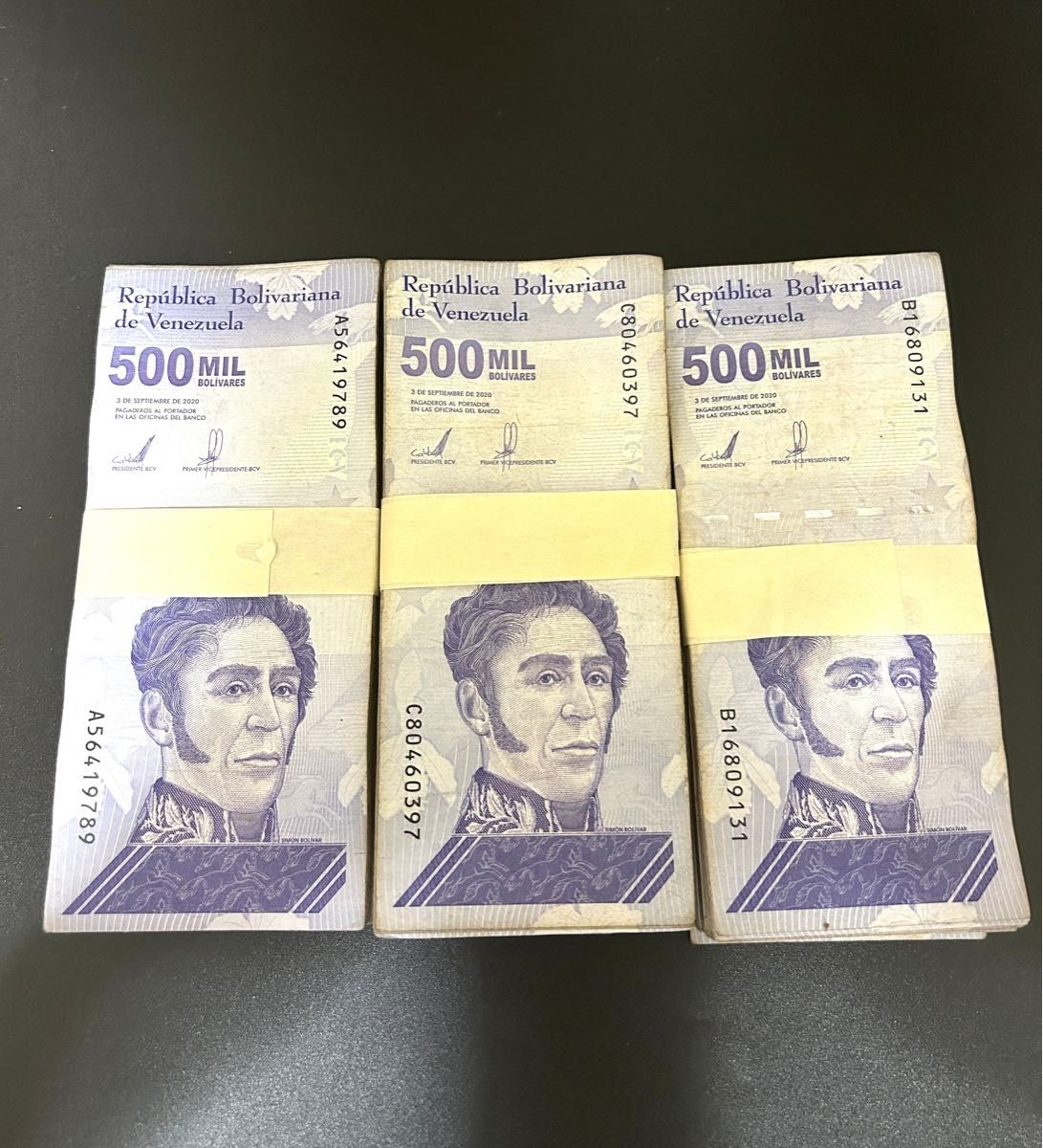 ベネズエラ　50万ボリバル・ソベラノ　紙幣　300枚　ハイパーインフレ　