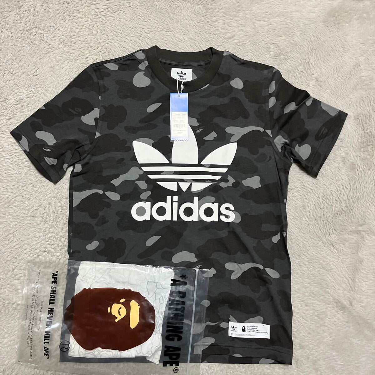 新品未使用　A BATHING APE BAPE KAWS adidas originals black camo 迷彩　トレフォイル tee tシャツ 黒　ブラック　M_画像1