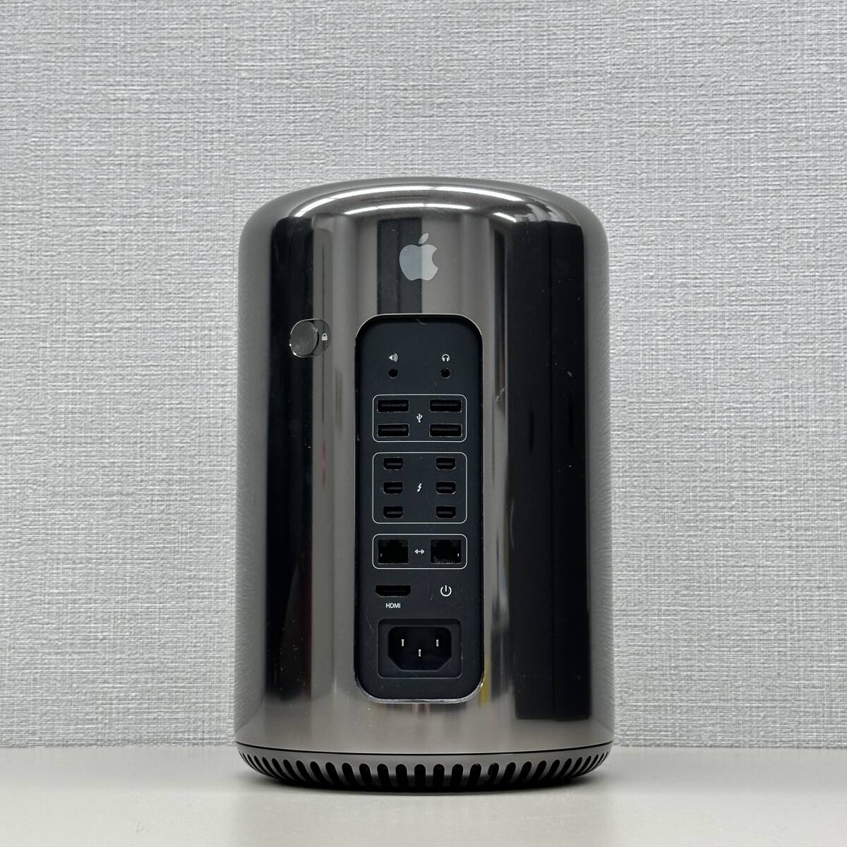 Apple MacPro A1481 macOS クアッドコア Xeon E5 3.7GHz 64GB 256GB(SSD)の画像1