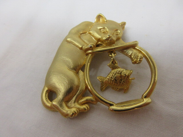 ◎jj刻印★金魚と猫のブローチ★ゴールドトーン（jjgf02)の画像3
