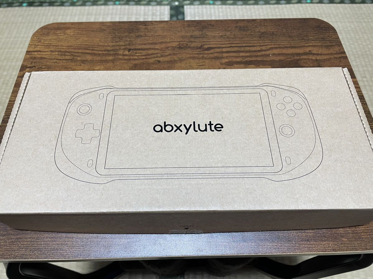 【ほぼ新品】abxylute 32GBモデル 付属品完備の画像3