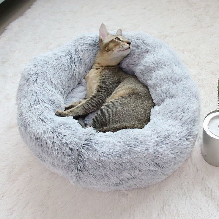 【大人気】ペットベッド　犬猫　丸型　ドーナツ型　もふもふ　滑り止め　寒さ対策　可愛い　洗え　冷感対策　グレー