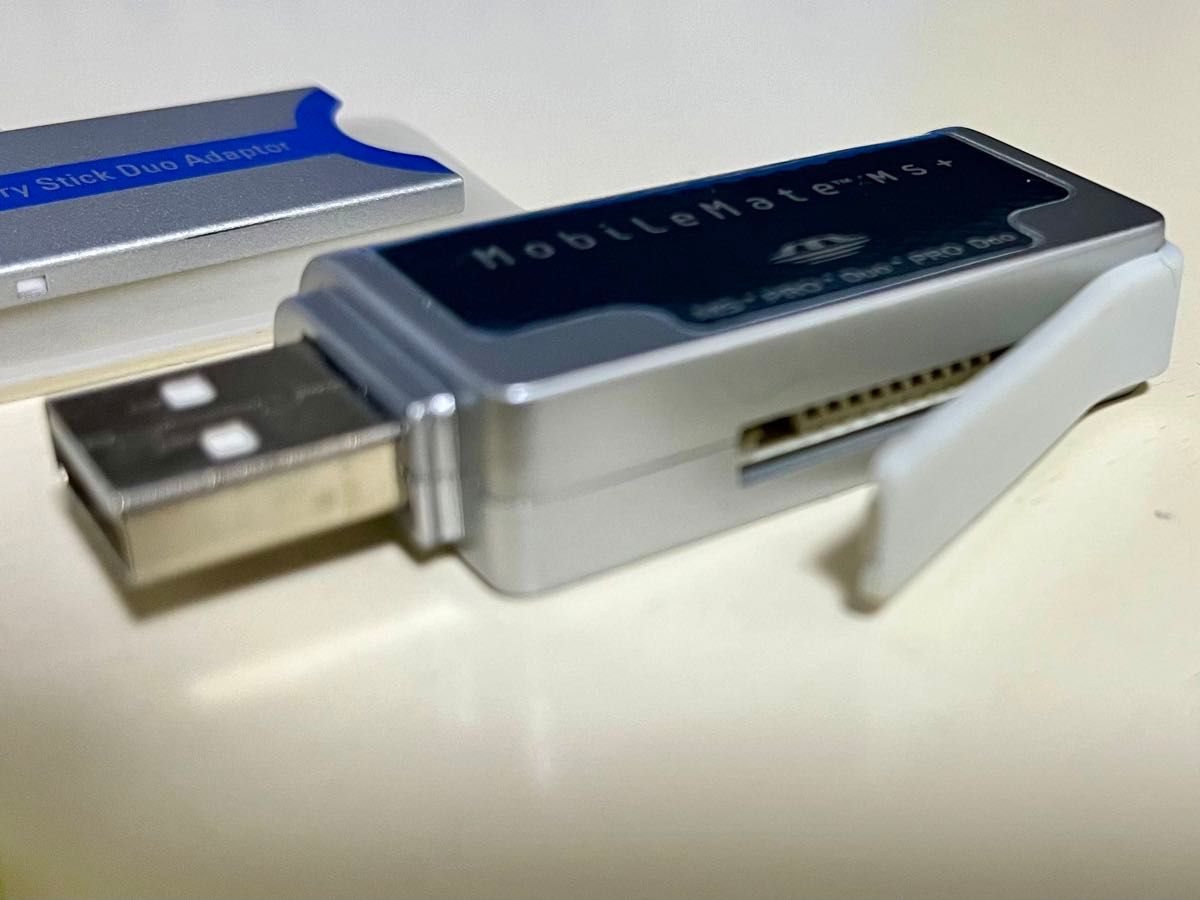 メモリースティック Memory Stick PRO Duo HI-SPEED 8GB と アダプター2種