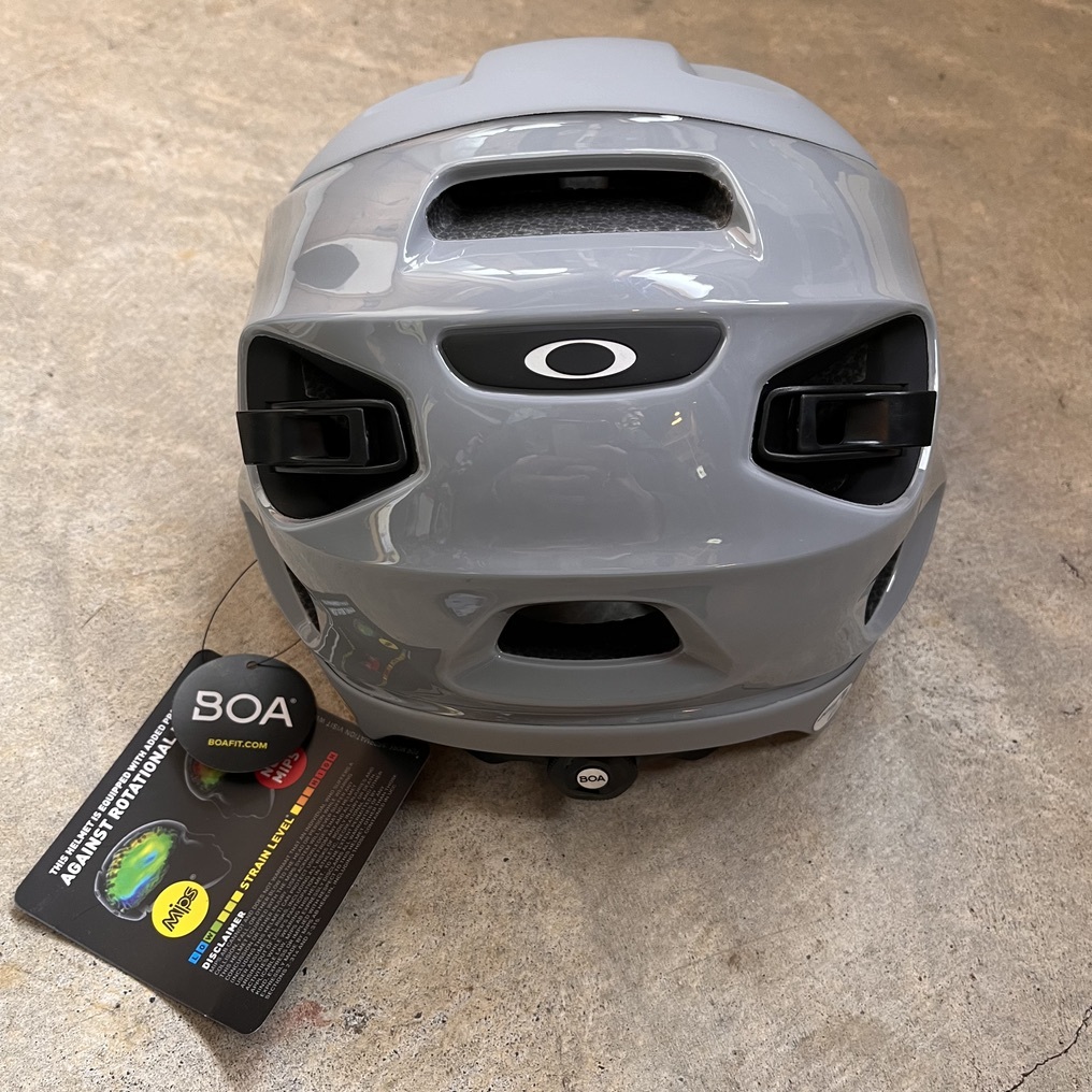 未使用 OAKLEY オークリー MTBヘルメット サイクリング用ヘルメット DTR5 MIPS BOA グレー_画像3