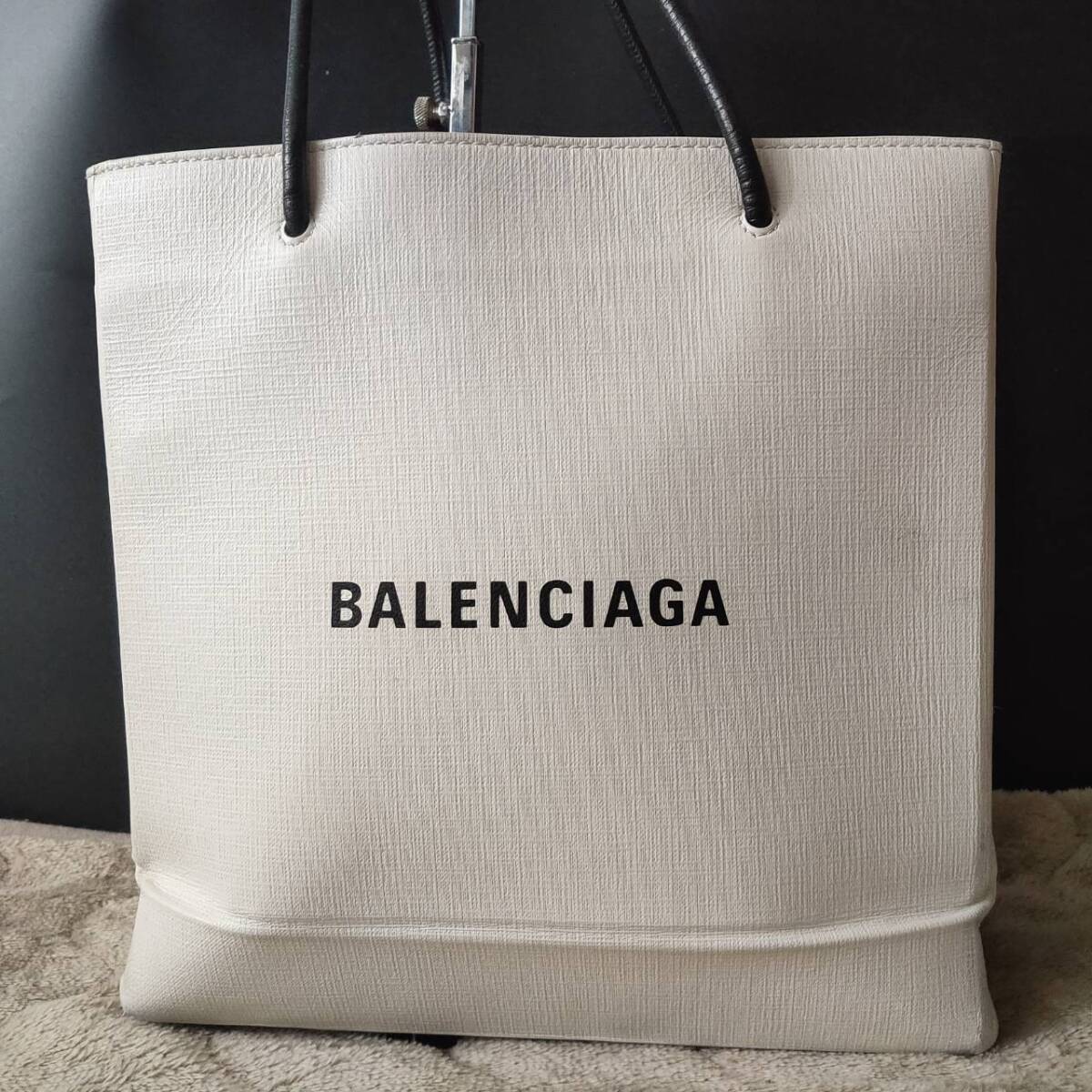 1円~【美品】バレンシアが BALEMCIAGA ショルダーバッグ メンズ ビジネス ハンド ショッピング トート 2way レザー ホワイト_画像2