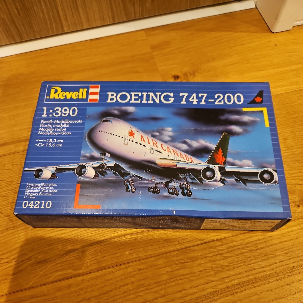 航空機　プラモデル　2個　①1/390 レベル エアカナダ ボーイング747-200　②1/200？ ノスタルジエア ルフトハンザ ボーイング737-200_画像2