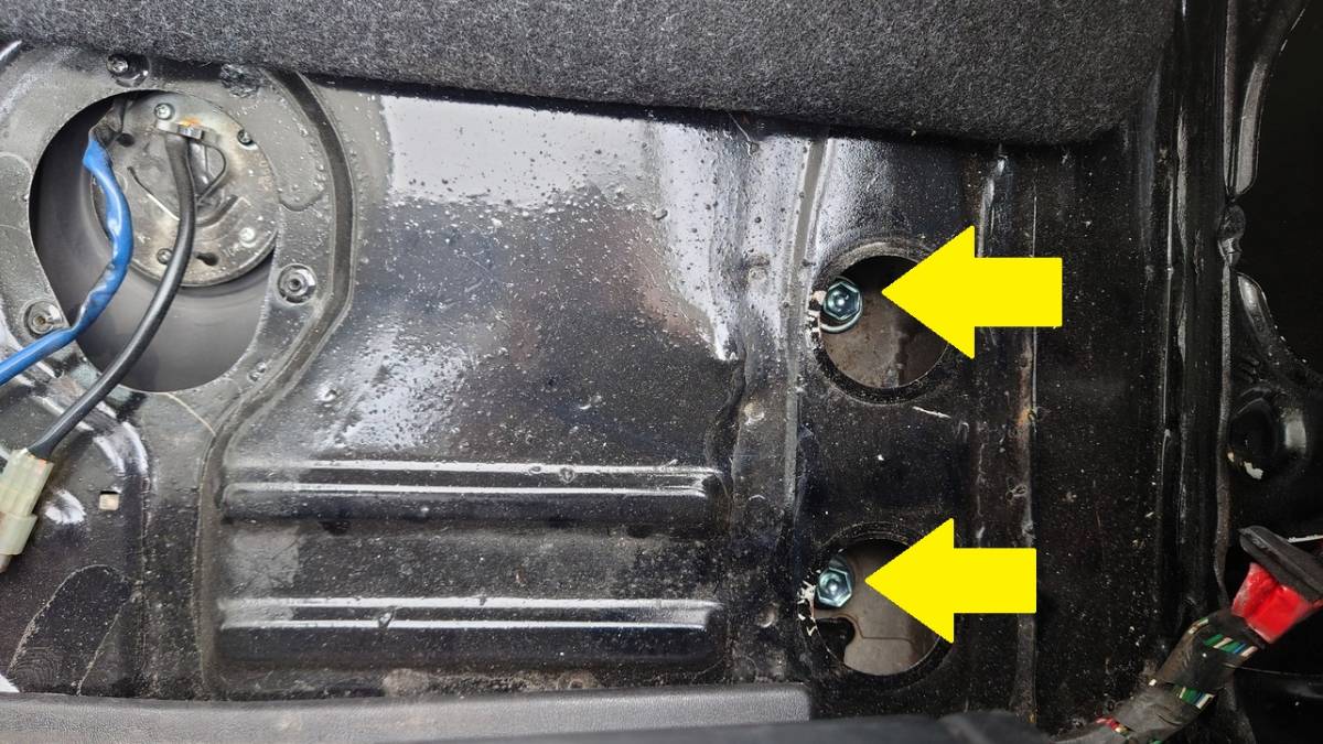 AE86・前期／後期リアバンパーホースメント取付ボルト（４個セット）・トヨタ・純正部品・新品・未使用・レビン・トレノ_画像2