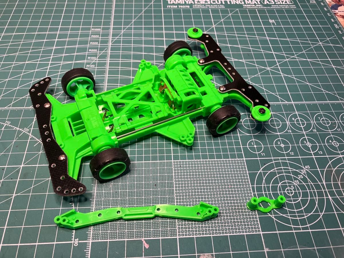 タミヤ ミニ四駆限定シリーズ スーパーXX 蛍光カラーシャーシ タミヤ ミニ四駆限定シリーズ スーパーXX 蛍光カラーシャーシ