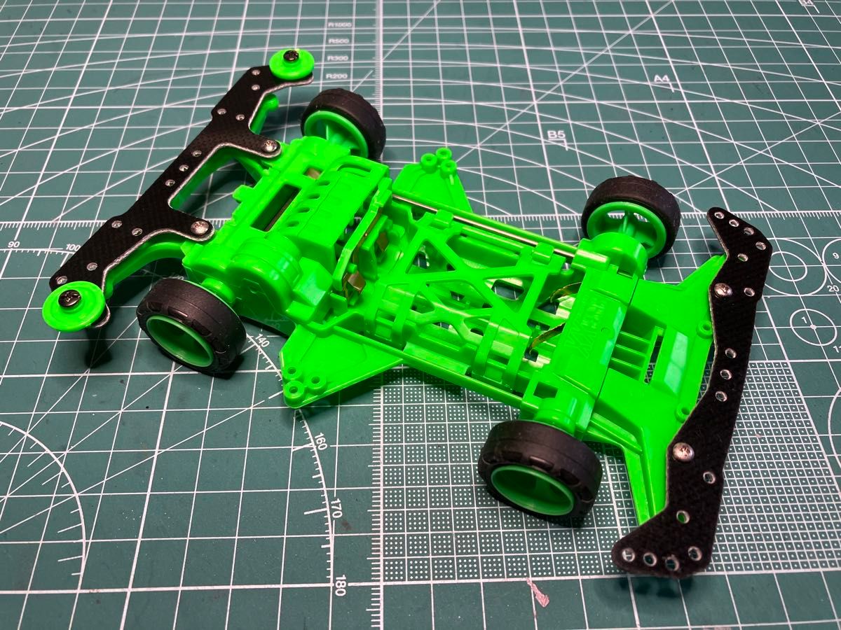タミヤ ミニ四駆限定シリーズ スーパーXX 蛍光カラーシャーシ タミヤ ミニ四駆限定シリーズ スーパーXX 蛍光カラーシャーシ