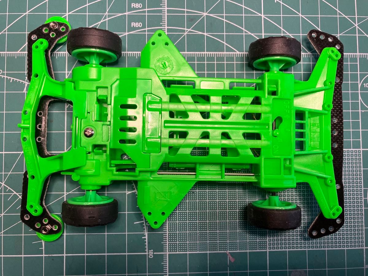 タミヤ ミニ四駆限定シリーズ スーパーXX 蛍光カラーシャーシ タミヤ ミニ四駆限定シリーズ スーパーXX 蛍光カラーシャーシ