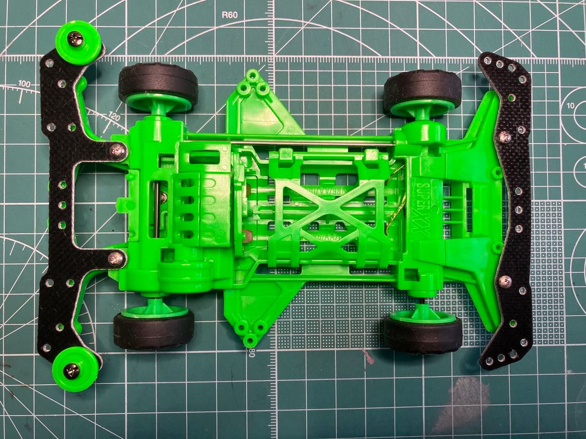 タミヤ ミニ四駆限定シリーズ スーパーXX 蛍光カラーシャーシ タミヤ ミニ四駆限定シリーズ スーパーXX 蛍光カラーシャーシ