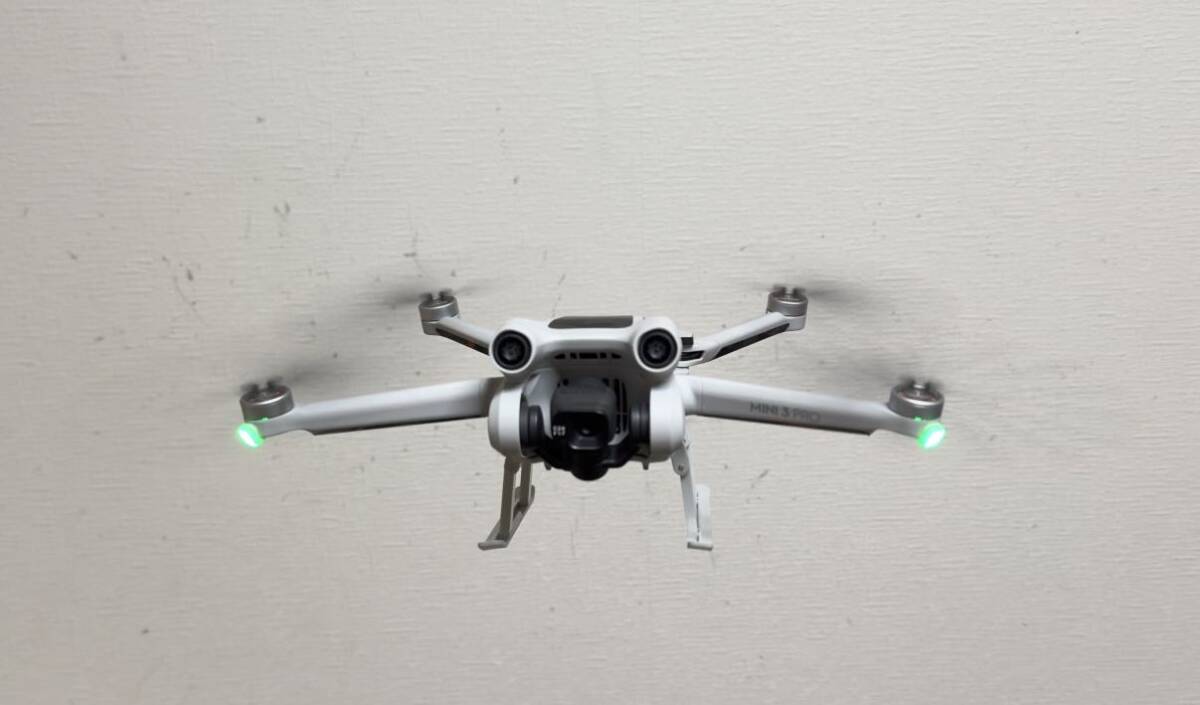 DJI ドローン mini3 pro フルセット バッテリー 3つ+安全ガード+着地足+バック+ブラックステッカー 箱付き 使用12時間程度 動作確認済みの画像10