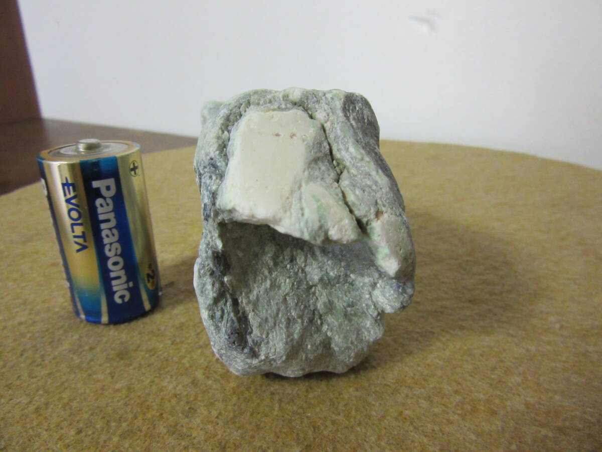 Ｋ1018-1 姫川産 翡翠種 天然石  小品の画像3