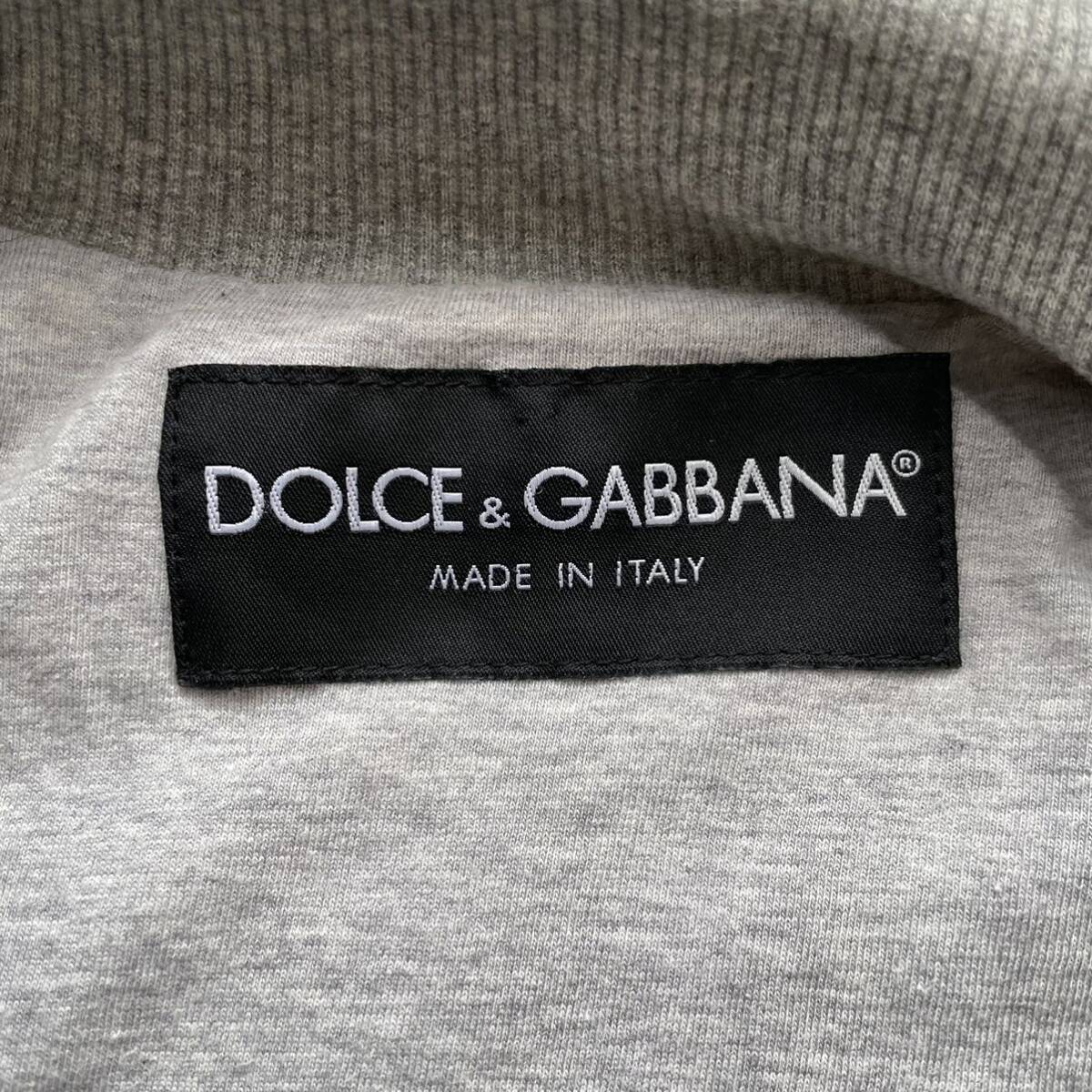 ドルチェ&ガッバーナ【類を見ない圧巻のデザイン】DOLCE&GABBANA ジップアップブルゾン ドライバーズ ワッペン ロゴ刺繍 グレー系 Mサイズ_画像8