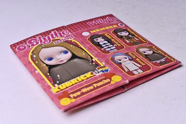 【Blythe キューブリック】★ブライス POW-WOW Poncho★赤い目のシークレット★箱付★series 1★レッドアイ★MEDICOM TOY★KUBRICK★_画像3