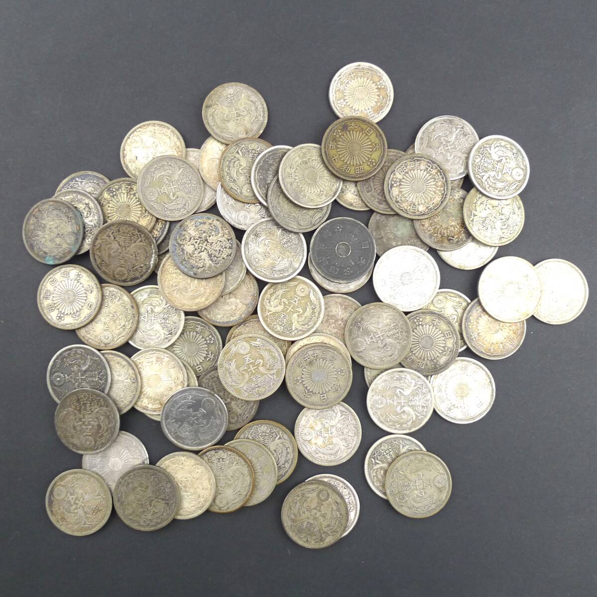 M/ 小型五十銭　５０銭　銀貨　７７枚　古銭　硬貨　貨幣　アンティークコイン　0319-1　_画像1