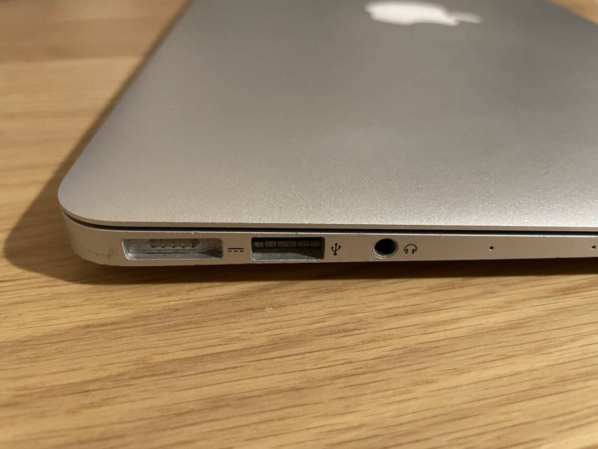 Apple MacBook Air(11-inch Early 2015) A1465 Core i5(5250U)/1.6GHz RAM:16GB/SSD:256GB Monterey 11.6インチ 激レアRAM16GB 一部難あり_画像3