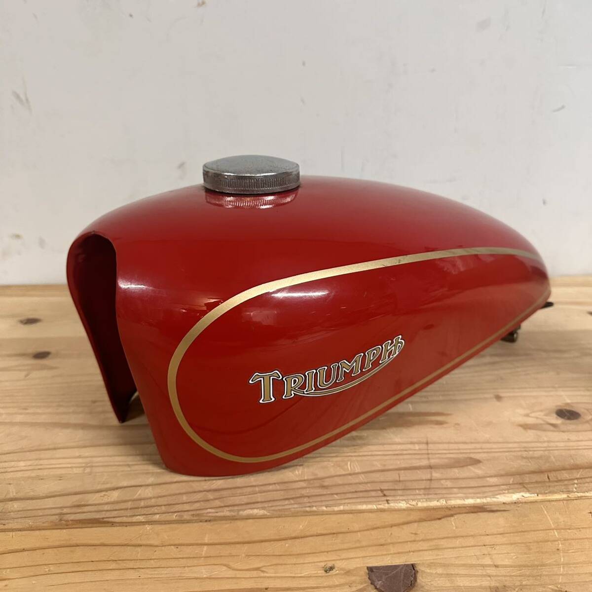 Yahoo!オークション - TRIUMPH トライアンフ FRP製 燃料タンク Yahoo!オークション - TRIUMPH トライアンフ FRP製 燃料タンク