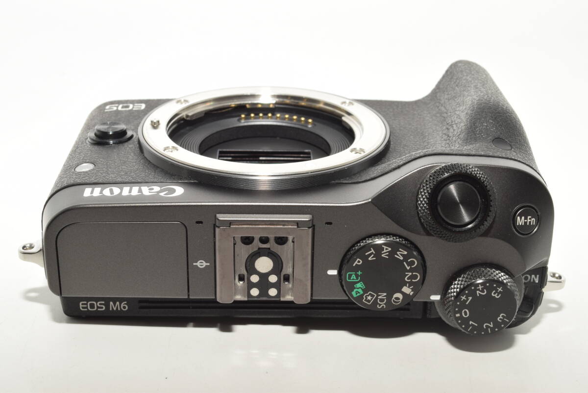 【美品】 Canon ミラーレス一眼カメラ EOS M6 ボディー(ブラック) EOSM6BK-BODY #6805の画像4
