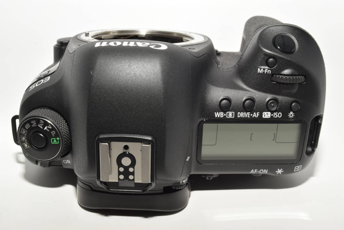 69500円 【2635ショットの特上品】 Canon デジタル一眼レフ 69500円 【2635ショットの特上品】 Canon デジタル一眼レフ