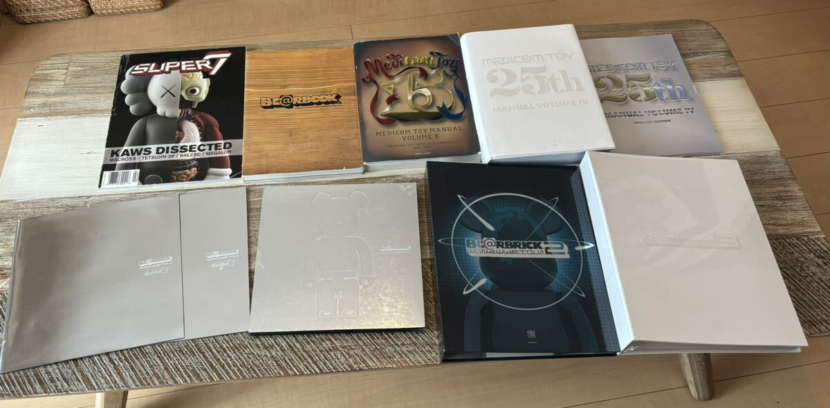 雑誌/本 SUPER7 BE@RBOOK MEDICOM TOY MANUAL II &Ⅳ world wide 雑誌/本 SUPER7 BE@RBOOK MEDICOM TOY MANUAL II &Ⅳ world wide