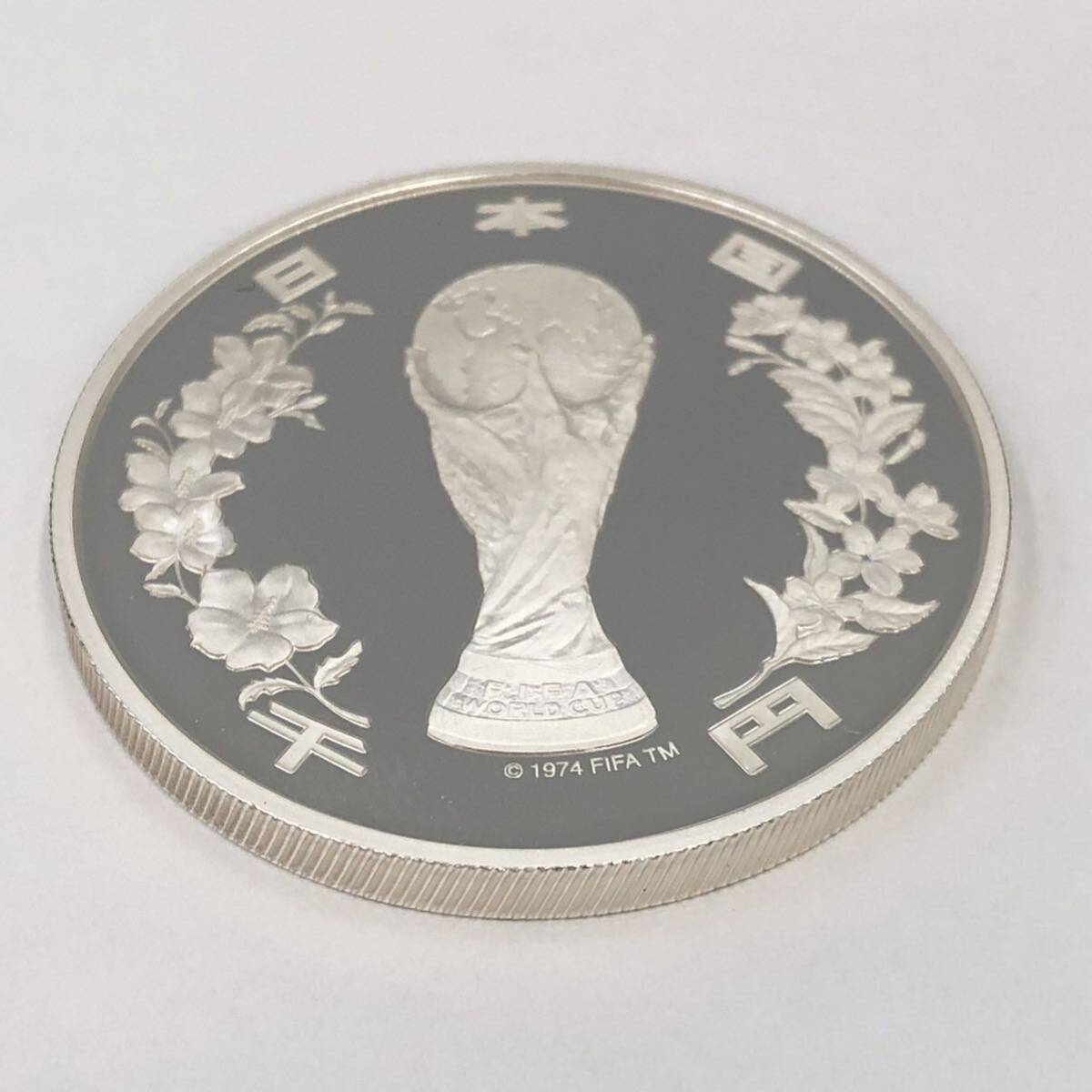 3.14TE-A1493★2002 FIFAワールドカップ 千円記念硬貨★KOREAJAPAN/平成14年/1000円/貨幣/コイン/DB5 DC5_画像3