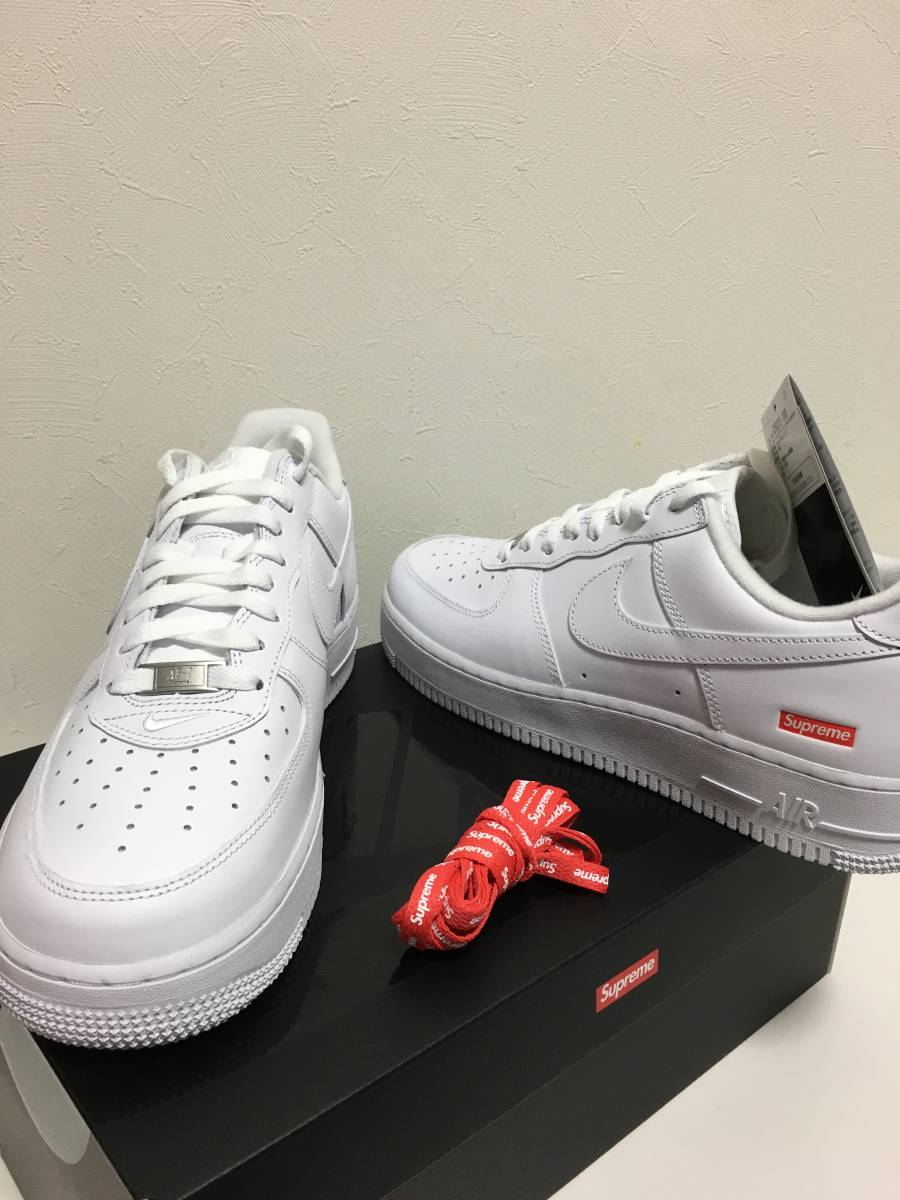 新品国内 28cm US10 ナイキ シュプリーム エアフォース 1 Supreme Nike Air Force 1 Low White ホワイト 24SS ステッカー付属_画像3